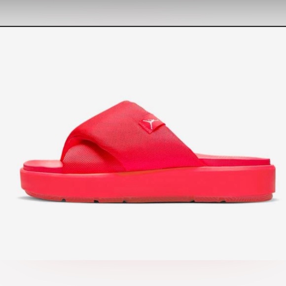 Women’s Size 12 Jordan slides - Picture 1 of 6